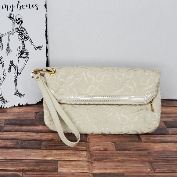 3 for $15 Simply Vera Ivory Brocade Wristlet Clutch NWOT - Picture 1 of 16